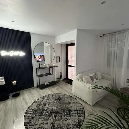 Dima Jacuzzi Privatif Apartment *